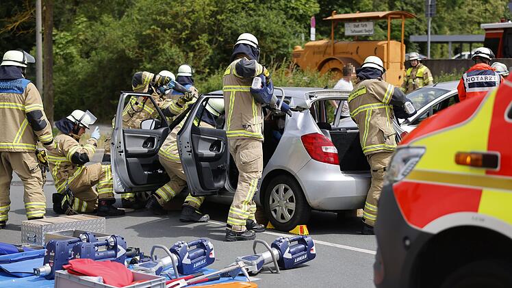 Unfall in Fürth: Autos prallen zusammen