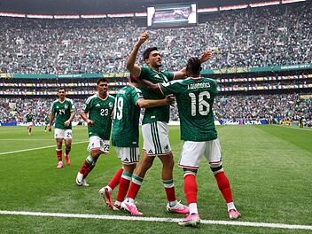 Raul Jimenez (Zweiter von rechts) traf f&uuml;r Mexiko beim WM-Er&ouml;ffnungsspiel.