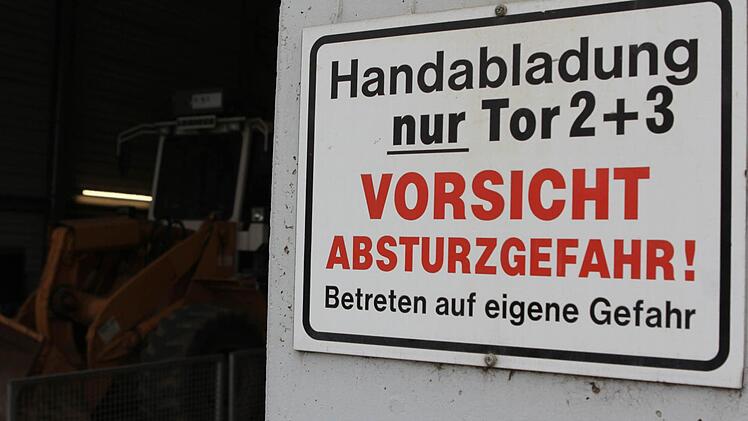 Tor 1 ist für die Müllautos, die automatisch entladen.