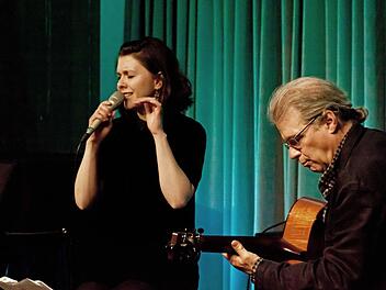 Goodman-Turku-Duo: Fjoralba Turku und Goeff Goodman beeindruckten ihr Publikum beim Gastspiel in Coburg. Foto: Jochen Berger