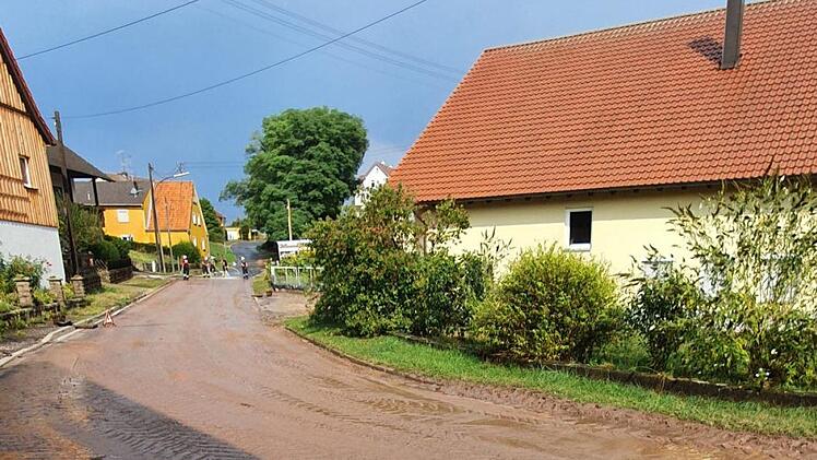 Der Eberner Stadtteil Bischwind hatte sich in eine Schlammwüste verwandelt. Foto: Christian Licha