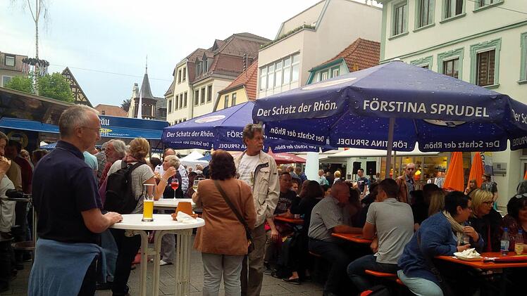 Gut besucht war der Marktplatz mit Festbetrieb  Fotos: Pro Bad Kissingen
