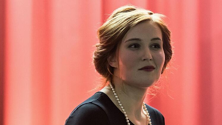 Laura Mann gastiert am 24. Juli mit Chanson von Georg Kreisler auf der Freilichtbühne unterhalb des Kunstvereins Coburg.Foto: Archiv/Jochen Berger