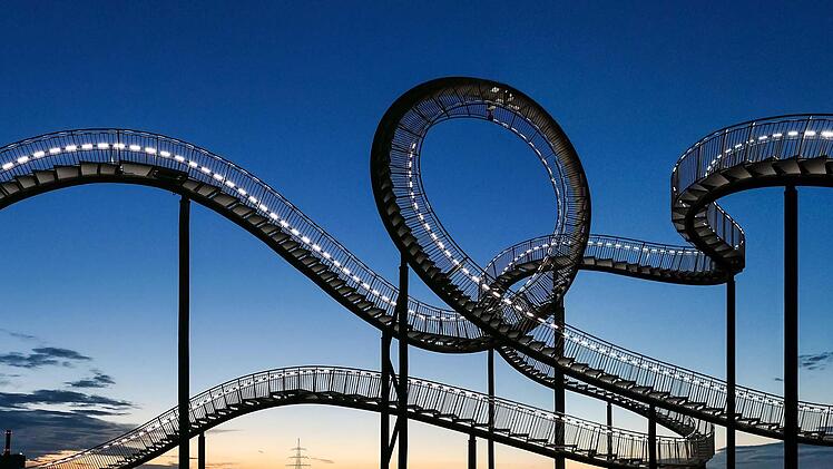 Mit dieser Nachtaufnahme vom "Tiger and Turtle - Magic Mountain" gewann Gerd Wetzels den Wettbewerb "Bild des Monats". Foto: Gerd Wetzels