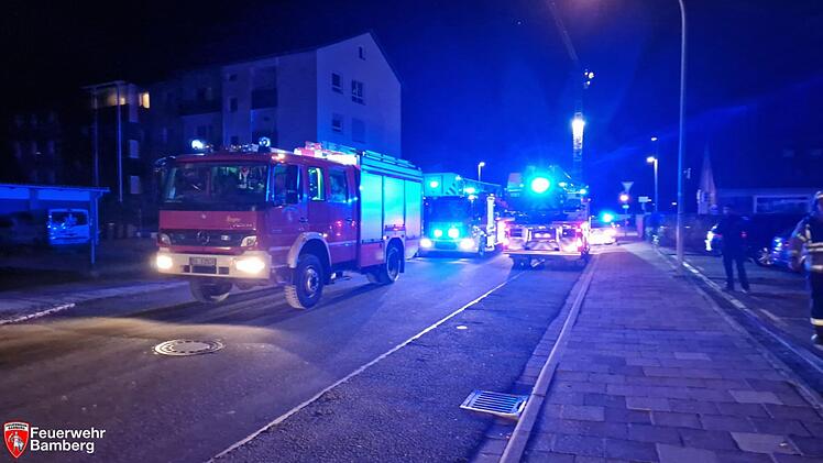 "Großaufgebot an Einsatzkräften" in Bamberg: Feuerwehr rückt nach wenigen Minuten ab