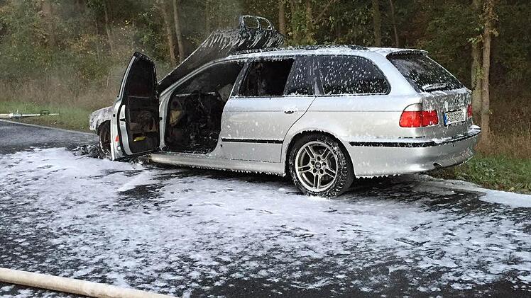Die Hinterseite des BMW macht noch einen guten Eindruck. Foto: Andreas Greif/Feuerwehr Gosberg