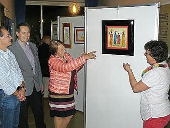 Norbert Sembach, Bürgermeister Roland Wolfrum, Gabriele Bujak und Margot Geier (von links) eröffneten die Ausstellung im Stadtsteinacher Rathaus. Foto: Klaus-Peter Wulf