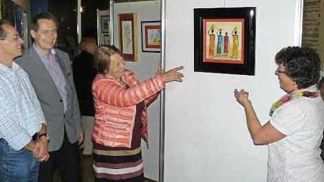 Norbert Sembach, Bürgermeister Roland Wolfrum, Gabriele Bujak und Margot Geier (von links) eröffneten die Ausstellung im Stadtsteinacher Rathaus. Foto: Klaus-Peter Wulf