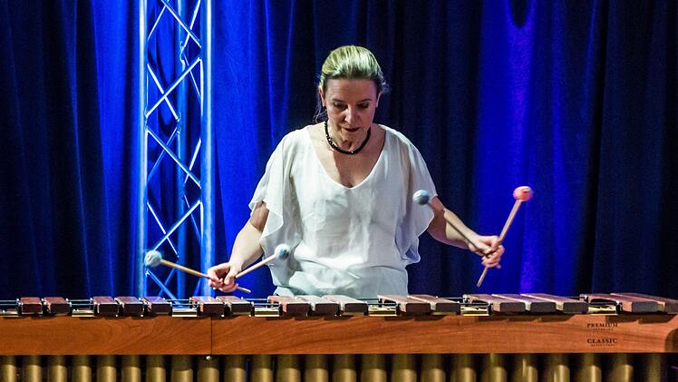 Das Marimba-Duo Katarzyna Mycka und Conrado Moya beeindruckte das Publikum in der "Kulutr.Werk.Stadt" in Neustadt bei seinem Konzert mit seiner Musikalität und seiner Virtuosität gleichermaßen.Foto: Jochen Berger