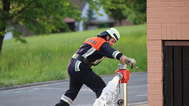Leistungsprüfung bei der Feuerwehr. Sebastian Schmitt
