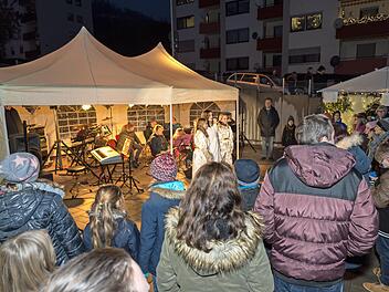 Auf dem Weihnachtsmarkt der Realschule  Foto: Oliver Eichhorn