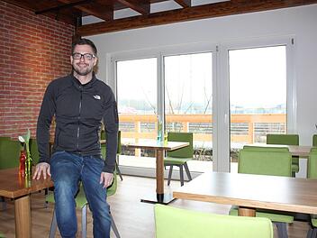Stefan Büttner (Mit-Inhaber der Sportpraxis Faulstich) im neuen Bistro "Fitness-Küche".Popp