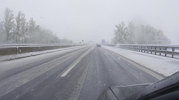Auf der A70 und der A73 im Kreis Bamberg kam es aufgrund schneebedeckter Fahrbahnen zu zahlreichen Unf&auml;llen.