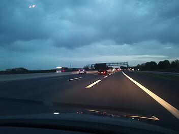 Autobahn nachts, Dunkelheit, D&auml;mmerung, Sperrung, Umleitung, Bauarbeiten, Baustelle