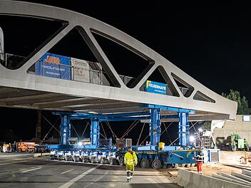 A70 bei Hallstadt: Freigabe von neuer Autobahnbr&uuml;cke verz&ouml;gert sich
