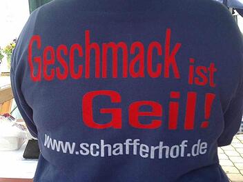 Aggressiv kann man auch für regionale Produkte vom Bauernhof machen, haben sich die "Schofferhofer" aus Hiltpoltstein gedacht, um die Burger-Buden, Tiefkühl-Supermärkte und Aufbachbrötchen-Verkäufer "awewng zu provozieren". Foto: np