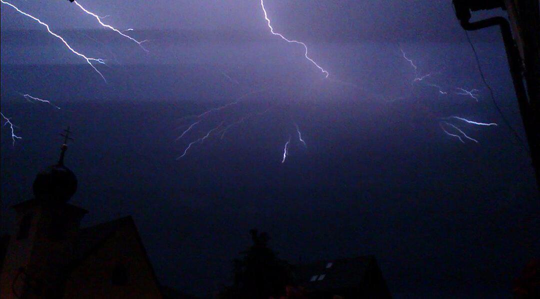 Crawler-Blitz im Kreis Lichtenfels. Foto: Natur- und Wetterfotografie Oberfranken