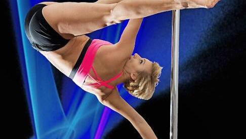 "Tanz und Licht" heißt das Motto beim 16. Tanztreff des TV Weidhausen. Neu im Programm ist die Tanzart "Pole Dance Fitness" , die von sechs Tänzerinnen unter der Anleitung von Nelly Feininger (im Bild) präsentiert wird. Foto: Klaus Gagel