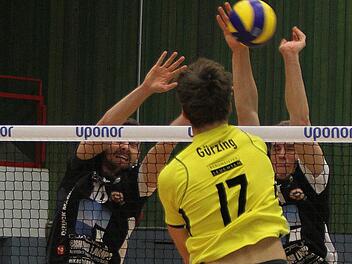 Ein Bild mit Symbolcharakter: An den Eltmannern, hier Sven Kellermann (links hinten) und Timon Schippmann (rechts), kam über die Saison gesehen keiner vorbei.