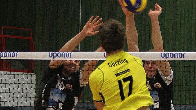 Ein Bild mit Symbolcharakter: An den Eltmannern, hier Sven Kellermann (links hinten) und Timon Schippmann (rechts), kam über die Saison gesehen keiner vorbei.