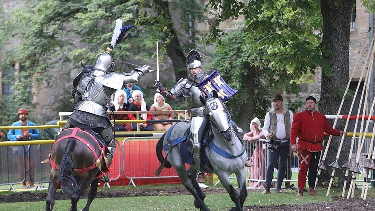 Schwertkampf (rechts Mike Canfor mit Zogo). Foto: Barbara Herbst