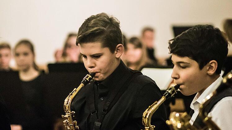 Großen Zuspruch fand das Adventskonzert des Gymnasiums Albertinum in der Coburger Morizkirche. Gestaltet wurde es von zahlreichen Solisten und Ensembles sowie dem Oberstufen- und Mädchenchor.Foto: Jochen Berger