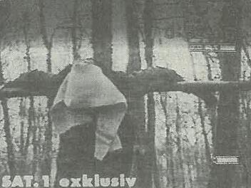 Weil es technisch damals noch keine andere Lösung gab, fotografierte Karlheinz Franz die Szenen vom Fernsehbildschirm ab.
