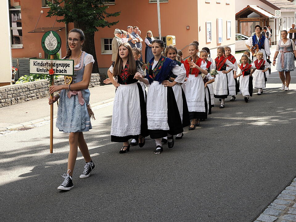 Motivwägen, Trachtengruppen und Musik-Kapellen