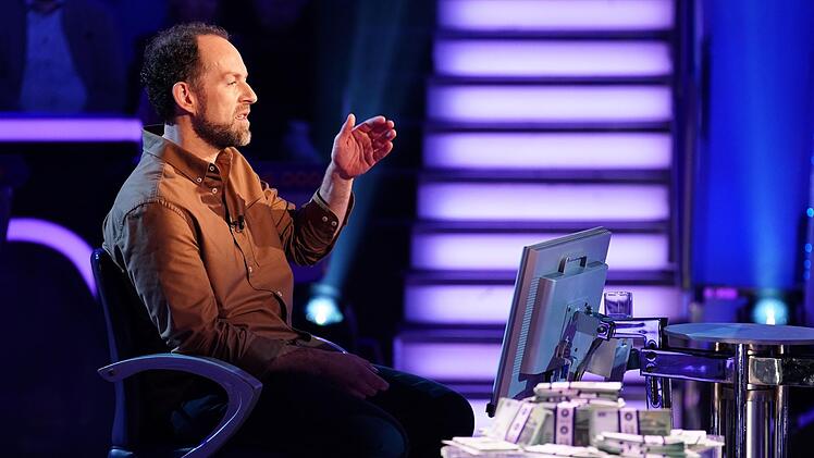Kevin Kevenh&ouml;rster ist HNO-Arzt aus Bochum. Er erspielte in der Special-Woche 16.000 Euro. Diese Summe musste der Kandidat allerdings am Freitag riskieren, um am Finalabend erneut auf dem Ratestuhl Platz nehmen zu d&uuml;rfen. Ein riskantes Unterfangen, doch die Risikobereitschaft lohnte sich f&uuml;r ihn: Er ging mit 20.000 Euro.