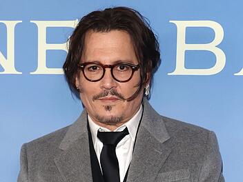 Johnny Depp Auch Johnny Depp war nicht von Anfang an Schauspieler, vor seinem Durchbruch verkaufte er am Televon Kugelschreiber.