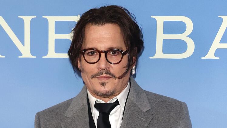 Auch Johnny Depp war nicht von Anfang an Schauspieler, vor seinem Durchbruch verkaufte er am Televon Kugelschreiber.