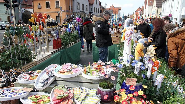 Alles Ostern, oder was? Andrang herrschte am nördlichen Eingang des Marktes. Foto: Bertram Wagner