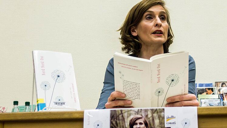 Annette Pussert stellte ihren Roman-Erstling "Nord Nord Ost" in Coburg vor. Foto: Jochen Berger