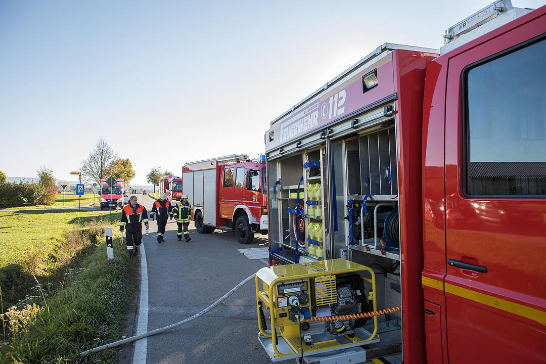 Auto prallt gegen Baum: 18-Jähriger stirbt bei Unfall in Mittelfranken