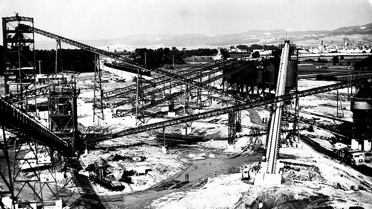 In den 1960er-Jahren  wurde mit dem im Kieswerk Oberau gewonnenen Material die Autobahn Würzburg-Nürnberg gebaut.Archiv Essmeyer