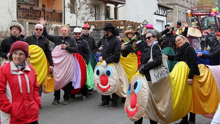 Die Sportler des TSV Burgpreppach als "Gaudiwürmer"