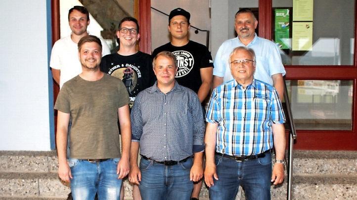 Der neue Vorstand mit (vorne von links) Lukas Schäfer, Christoph Kolb und Horst Habermann sowie (hinten von links) Stefan Ehrsam, Marco Rothämel, Kevin Gebhardt und Jürgen Spitzenberger Fotos: privat
