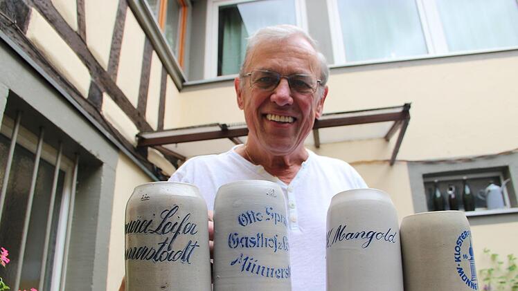 Der Münnerstädter Gastwirt Hubert Mangold hat noch eine Sammlung historischer Bierkrüge aus Münnerstadt, darunter sind auch Krüge der einstigen örtlichen Brauereien.Heike Beudert