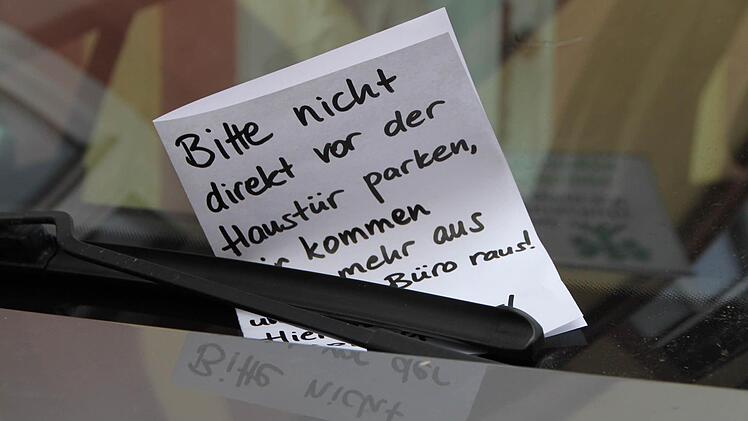 Nachricht der Angestellten an der Windschutzscheibe... Foto: Ulrike Müller