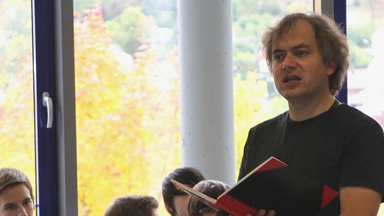 Theaterpädaggoe Dirk Bayer, der  beruflich mit Schülern und kindergartenkindern arbeitet, hilft bei der Aufarbeitung der mutmaßlichen Missbrauchsfälle in der Bischberger Awo-Kita.Archivbild: gg