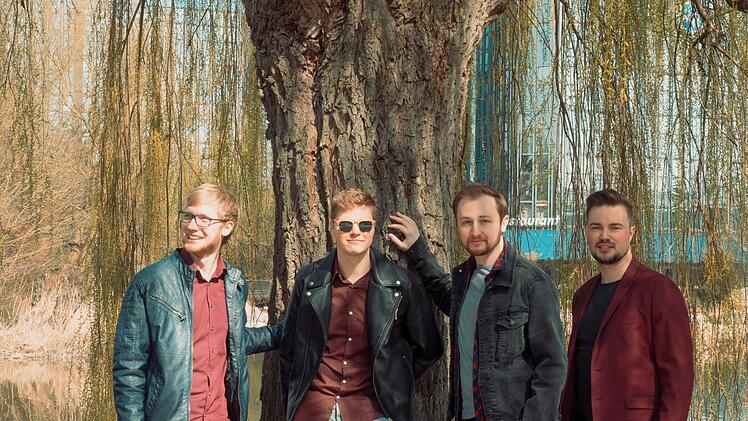 Thomas Schießl,, Andreas Rosenstein, Andreas Multrus und Marius Werner sind The Flunkyballs. Foto: Angelika Lickleder