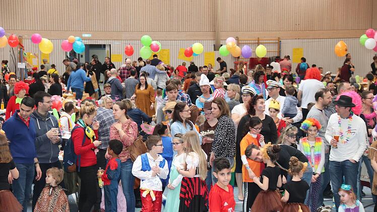 Impressionen vom Adelsdorfer Kinderfasching    Foto: Johanna Blum