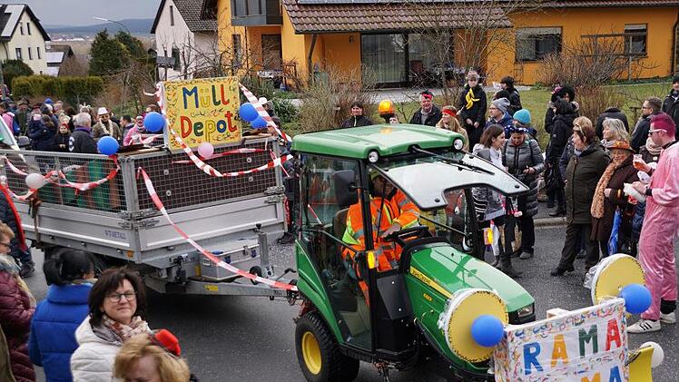 Da war wieder etliches geboten beim Faschingszug in Unteroberndorf.Foto: Johannes Michel