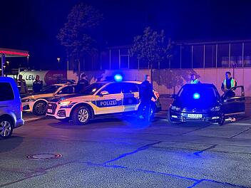 Hof: Babyparty führt zu Großeinsatz - 16-Jähriger geht auf Polizisten los