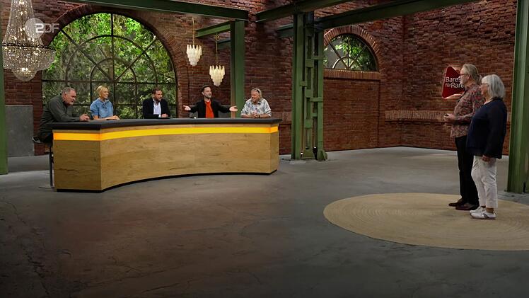 Die H&auml;ndler waren von dem kleinen B&auml;ren begeistert.