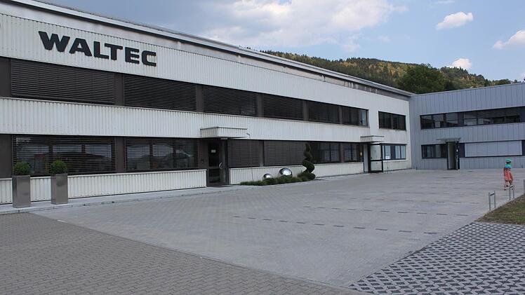 Fährt man jetzt von Kronach nach Steinberg, sticht einem das Unternehmen Waltec ins Auge.  Fotos: Veronika Schadeck