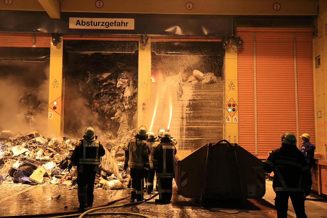Bamberger Müllheizkraftwerk: Tonnen von Müll geraten am Dienstag in Brand