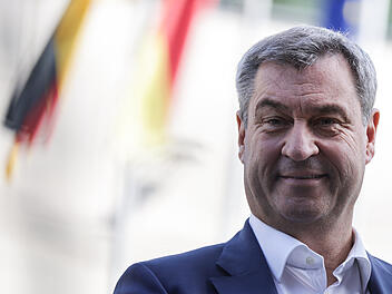 S&ouml;der tr&auml;llert Seemanns-Schlager bei "Inas Nacht" - und beantwortet pikante Fragen