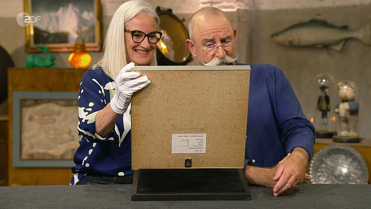 "Unvorteilhaft" fand Horst Lichter ein "Bares für Rares"-Objekt, für das Experin Friederike Werner mehr Sinn hatte.