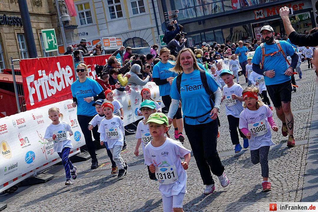 Weltkulturerbelauf 2017 in Bamberg: Der Zieleinlauf am Maxplatz